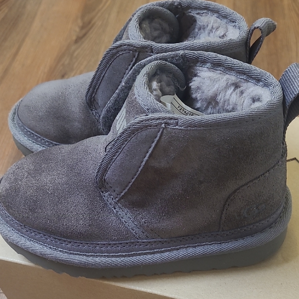 UGG Kids Gray Suede‎ Boots used good condition
